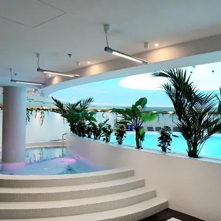 Hanza Tower Sky 23 Pool & Jacussi *
